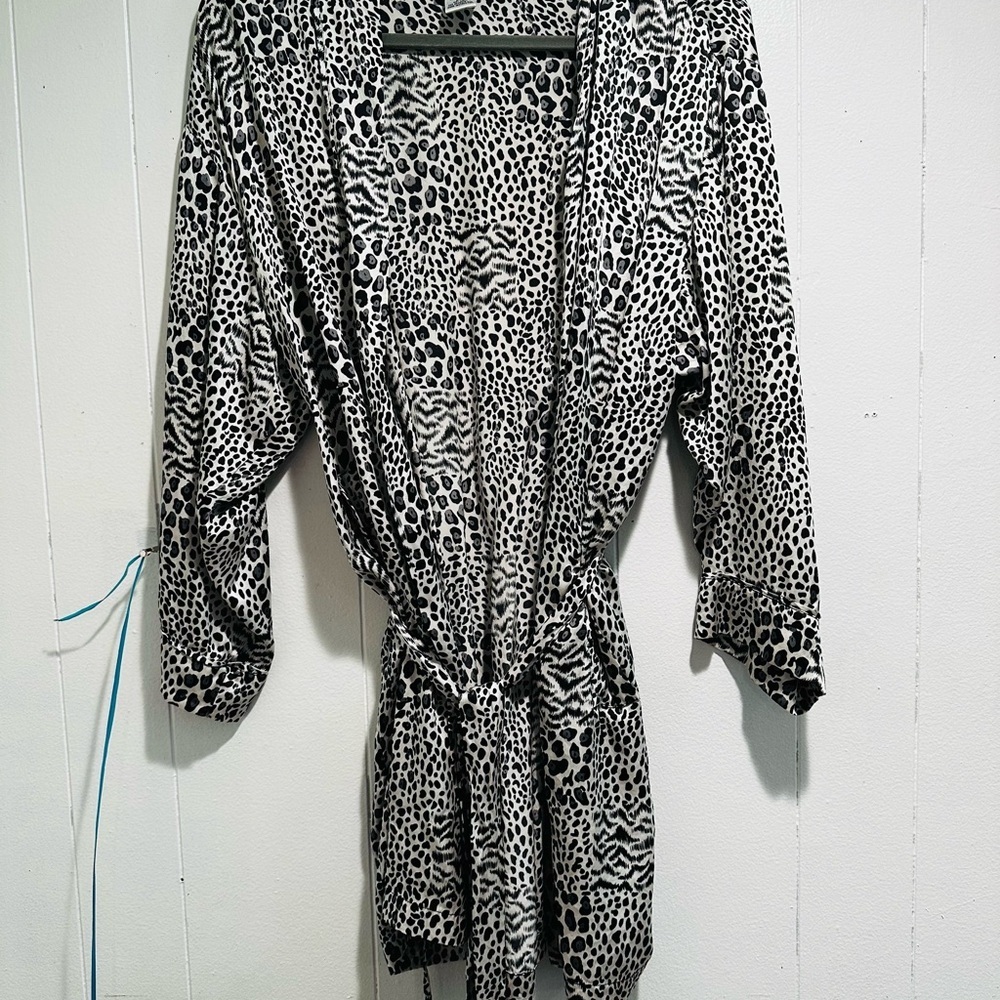 Morgan Taylor Black and White Animal Print Robe